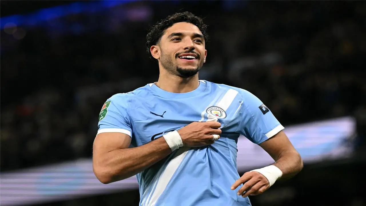 تطورات مثيرة تقرب عمر مرموش من الانتقال إلى صفوف نادي برشلونة الإسباني